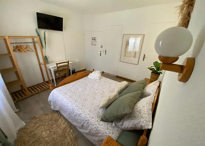 Capsule hotel Os-thel, A Louer *